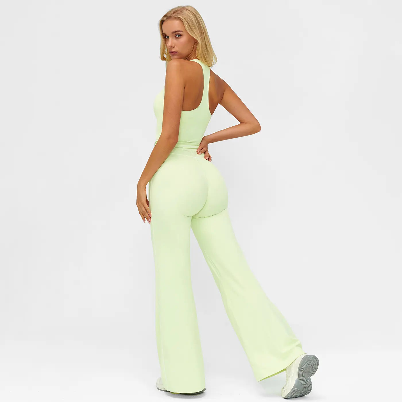 Elevate Your Workout: MFVIM Women's Sporty Tracksuit Set - Stylish Two-Piece Athletic Wear with H-Shaped Back Design & Flattering Bell-Bottom Pants